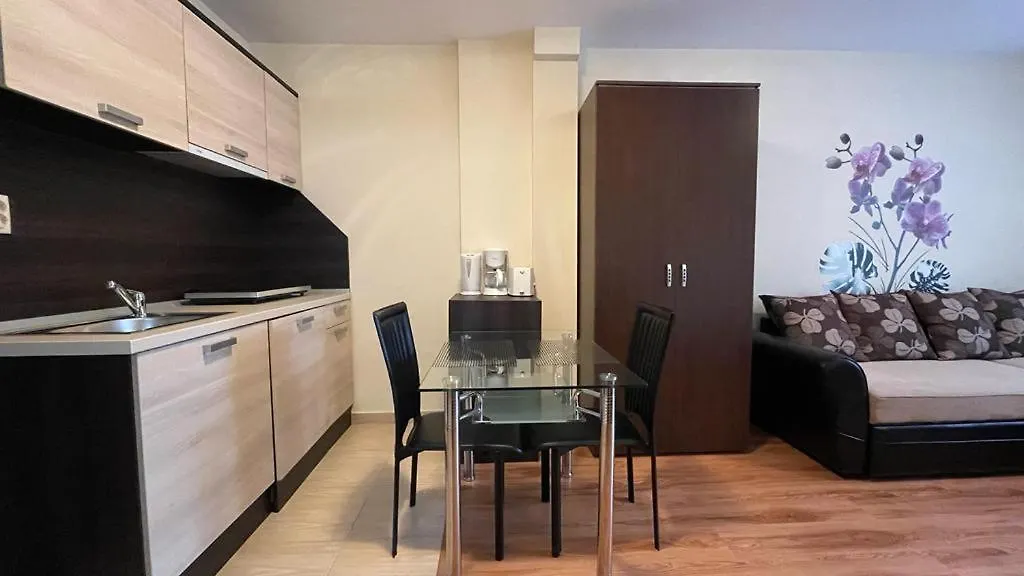 Summer Breeze 113 Private Studio Sunny Beach Apartment